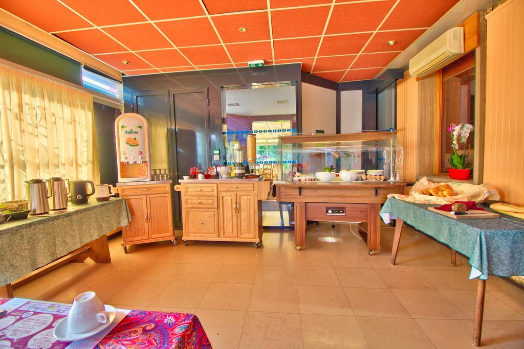 Logis Restaurant Le Du Mont Roland Hotel Sampans